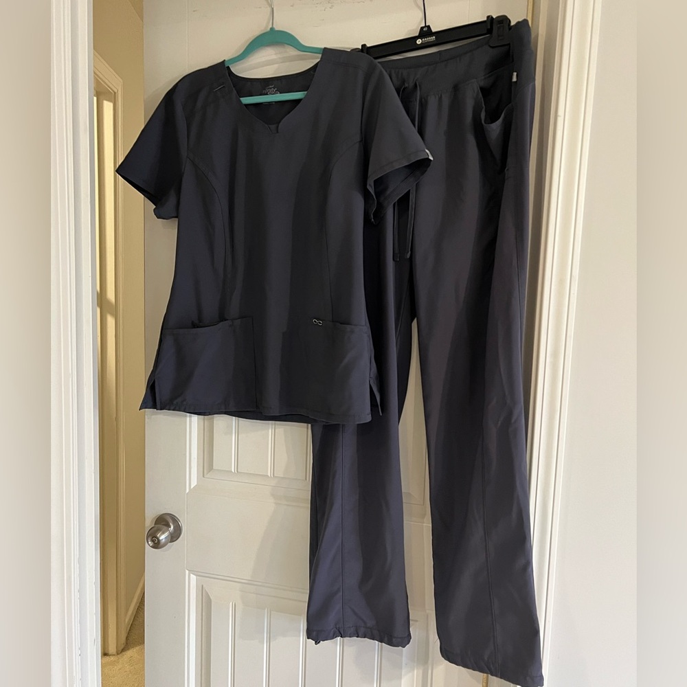 Women’s Cherokee Infinity Scrub Set!